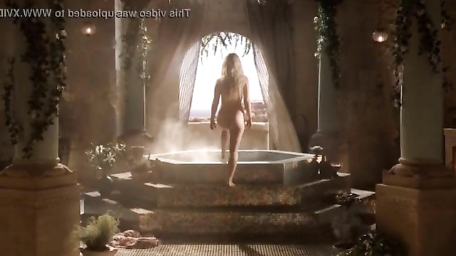 Nude Emilia Clarke (Game of Thrones)