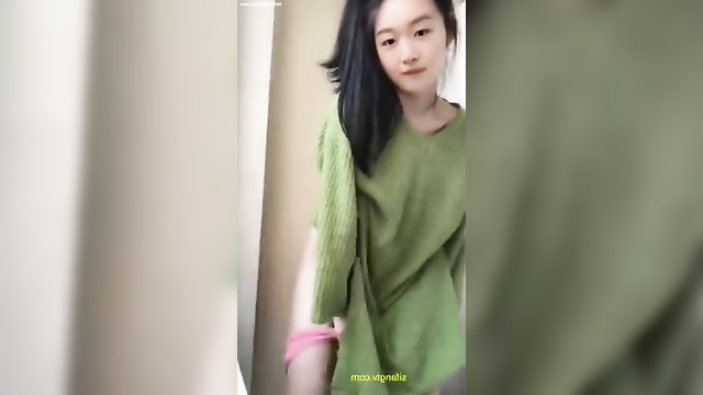 Chinese deepfake erotic with hot Zhou Dongyu = 周冬雨 智能換臉 色情
