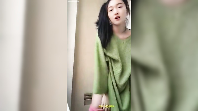 Chinese deepfake erotic with hot Zhou Dongyu = 周冬雨 智能換臉 色情