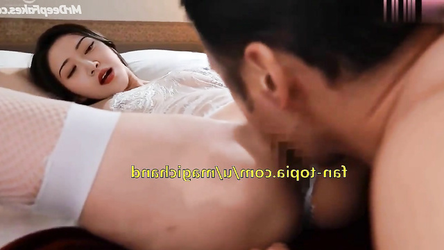 Jing Tian (中国人景甜) gets Chinese cunnilingus with white sexy lingerie