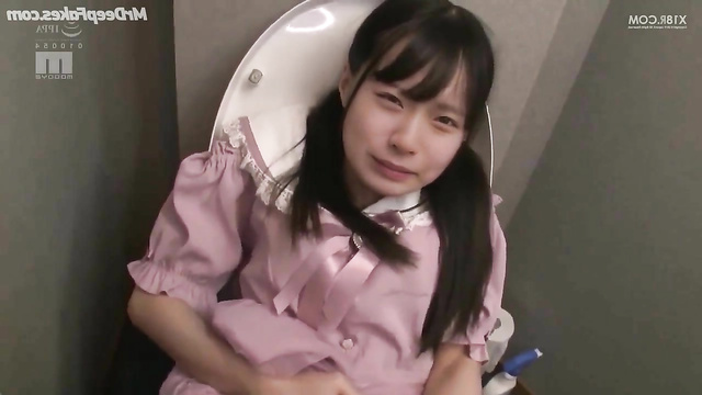 Kubo Satone (久保怜音) AKB48 had sex near the Japanese toilet (日本のトイレの近くでセックスした)