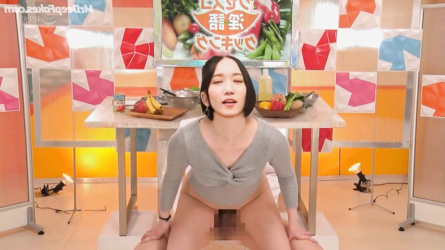 Nocchi (ジェーポップ のっち) Perfume (パフューム) takes part in a Japanese porn show (日本のポルノショー)