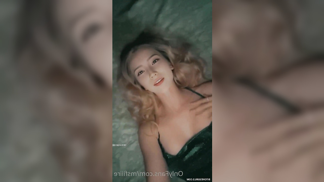 IU (이지은) spoils our eye with her Korean nipples 한국 젖꼭지