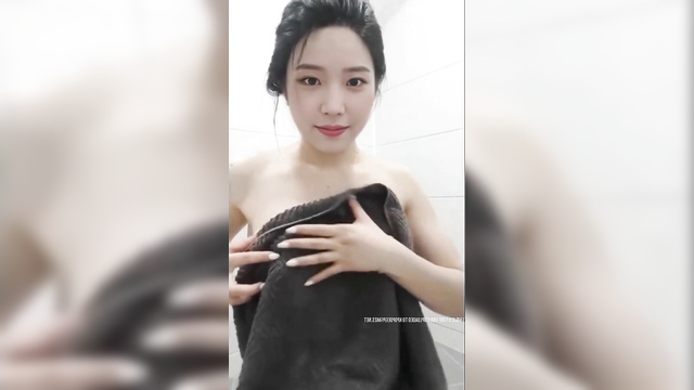 IU 아이유 shooted her best solo fake porn/가짜 포르노 tape in the shower