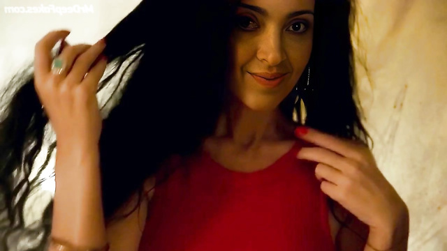 Lady in red Ely Recinos (deepfake)