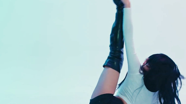 Hot k-pop video with Lisa (뜨거운 케이팝 비디오 ~와 함께 리사) BLACKPINK (블랙핑크)