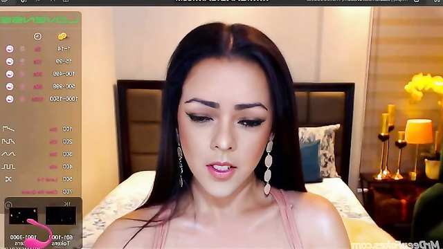 Claudia Guerra shows her sexy mouth and new tits