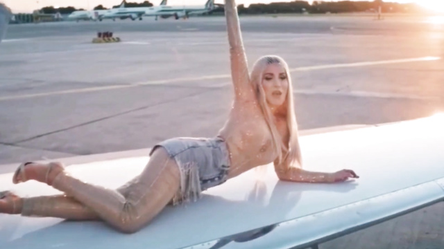 Hot blonde Chiara Ferragni in porn music video
