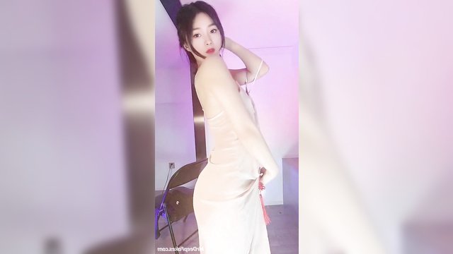 Yang Mi sex hot tapes (she likes dancing nude) / 杨幂 性爱录像带