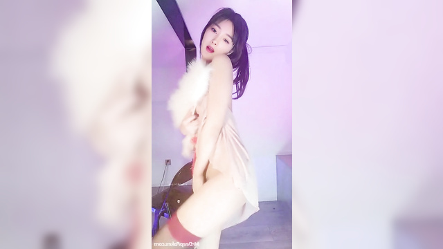 Yang Mi sex hot tapes (she likes dancing nude) / 杨幂 性爱录像带