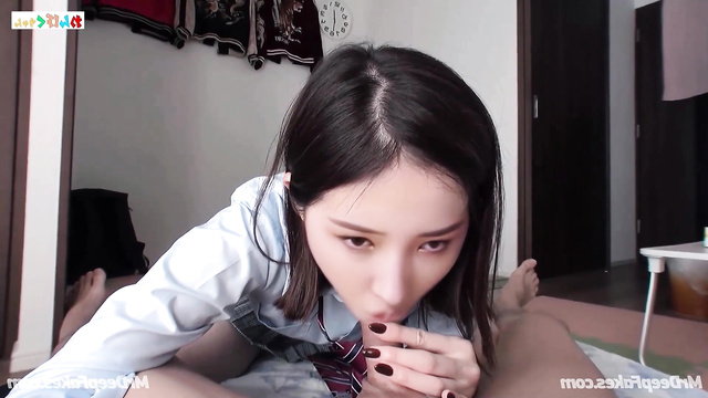 Kpop Nancy (케이팝 낸시) MOMOLAND (모모랜드) learns to play with a cock