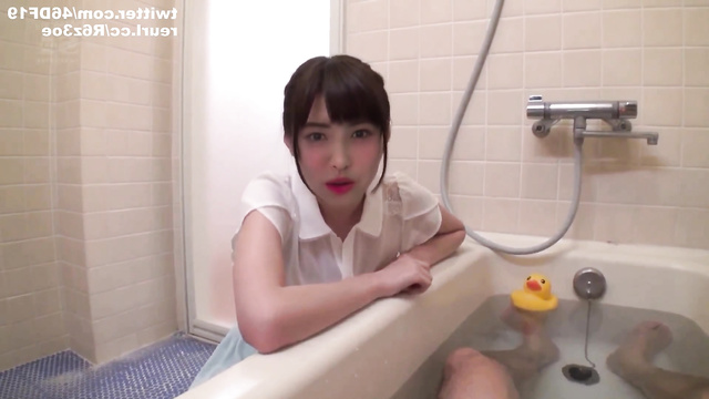 Japanese Minami Hamabe (浜辺美波) climbed into the bathtub of a man [PREMIUM]