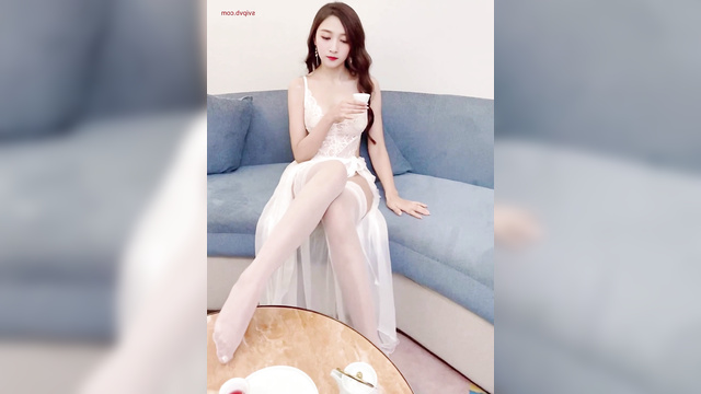 Guan Xiaotong (关晓彤) takes part in a sexy Chinese photoshoot 性感的中国人 [PREMIUM]