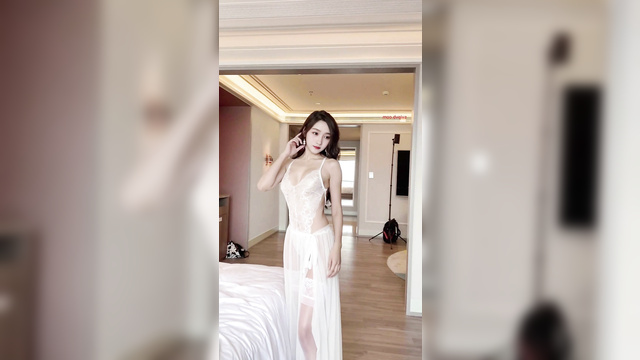 Guan Xiaotong (关晓彤) takes part in a sexy Chinese photoshoot 性感的中国人 [PREMIUM]