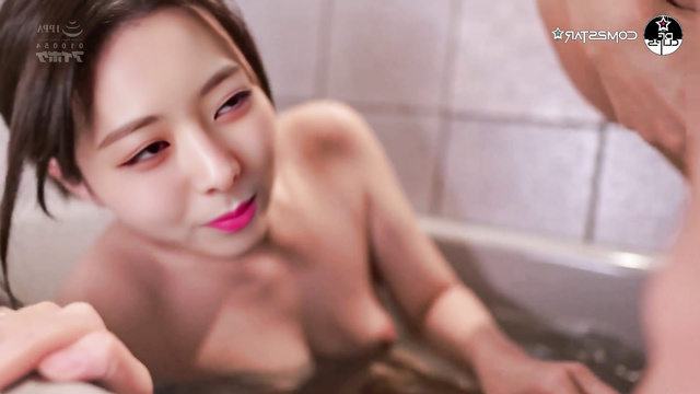 Yuna (신유나) ITZY (있지) sucks kpop cock in the bathroom 짜증 케이팝 수탉 [PREMIUM]