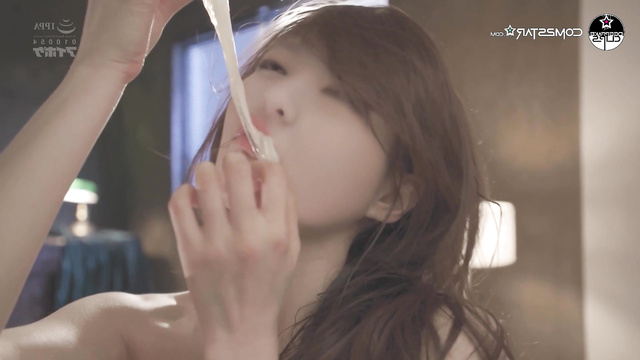 Yuna (신유나) ITZY (있지) tastes a Korean condom 한국 콘돔 맛이 난다 [PREMIUM]