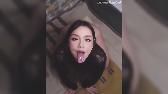 Mira Filzah shows sexy tongue