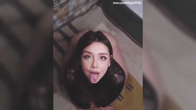 Mira Filzah shows sexy tongue