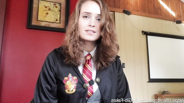 Hot babe Emma Watson teached muggles how to make blowjob [PREMIUM]
