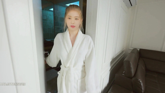 Wonyoung IVE filmed naked in the shower 장원영아이브케이팝 [PREMIUM]