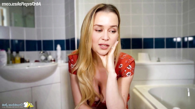 Sexy, nude Emilia Clarke showed big boobs (sex scene)