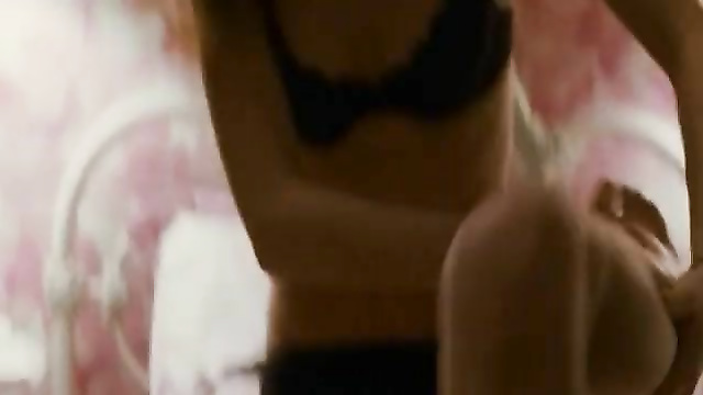 Natalie Portman & Mila Kunis Celebrity Porn (Lesbian Scene)