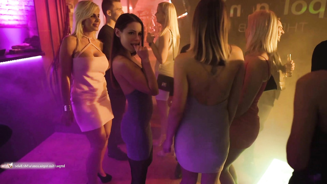 Hot brunette Kate Beckinsale fucked right in the bar - deepfake [PREMIUM]