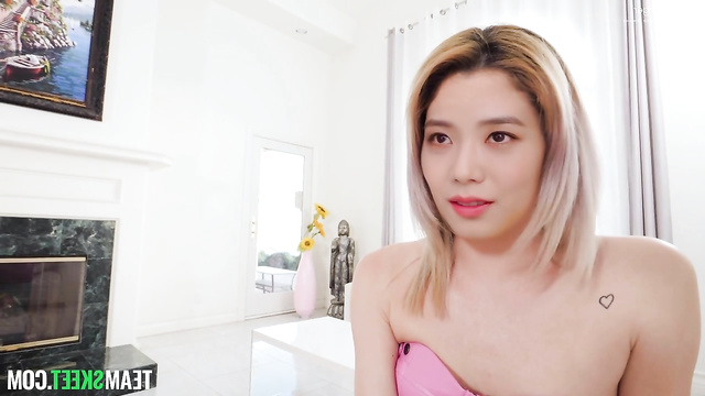 Young housewife Jisoo expertly sucks cock deepfake scene/가짜 포르노케이팝 [PREMIUM]