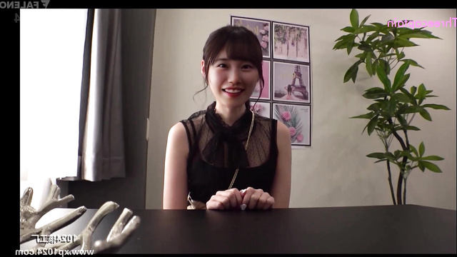 Cute asian works as a webcam model / Suzy (수지 미쓰에이) A.I.