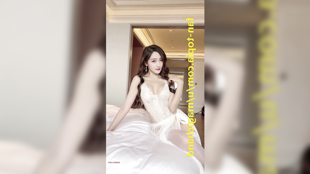 Babe in sexy lingerie posing for camera - Guan Xiaotong (关晓彤 换脸) ai