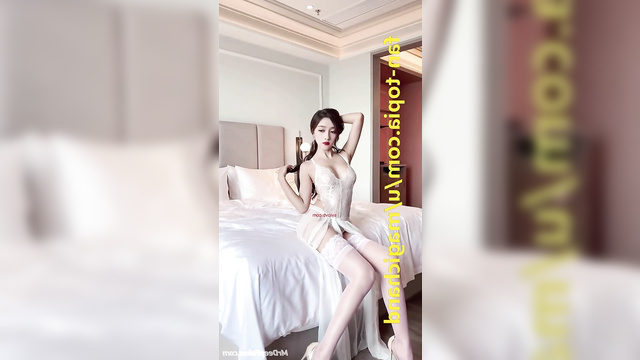 Babe in sexy lingerie posing for camera - Guan Xiaotong (关晓彤 换脸) ai