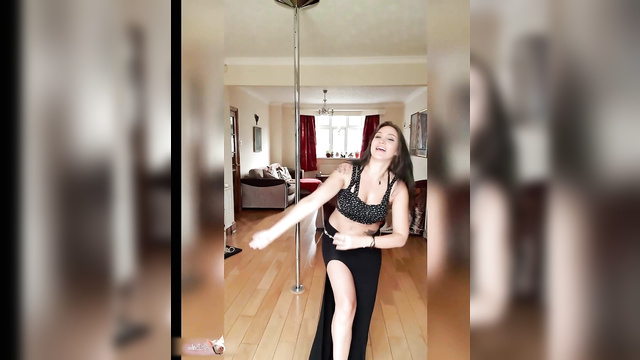 Face swap // Meghan Markle showing sexy body while dancing [PREMIUM]