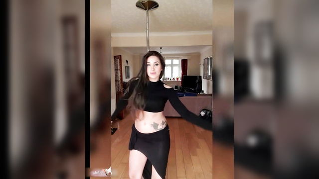 Face swap // Meghan Markle showing sexy body while dancing [PREMIUM]