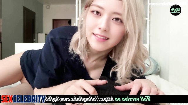 Korean blonde gently licks big cock - fake Yuna (신유나 있지)