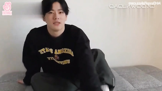 Nude Jungwon (엔하이픈) gives an interview and jerks off on camera