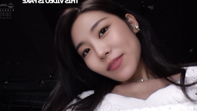 Lustful beauty Wheein (휘인 마마무) fucked right in the bar - face swap