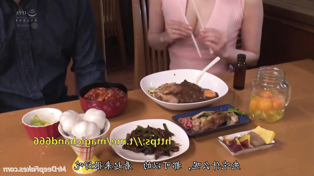 Fake Ouyang Nana (歐陽娜娜 智能換臉) after the meal masturbated to her friend