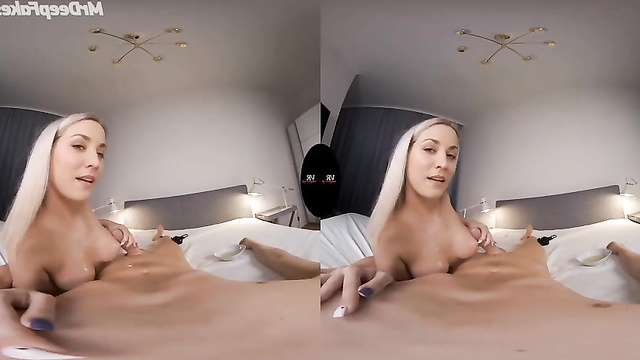 Passionate blonde knows her stuff - pov porn with Kaley Cuoco