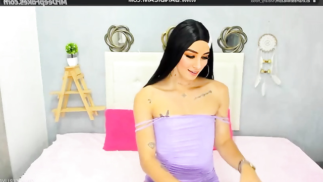 Andrea Sandoval, slender bitch is texting with boyfriends - deepfake