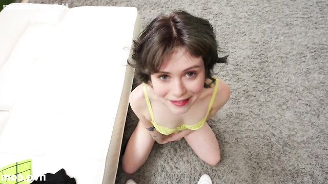 Horny teen Sophia Lillis takes part in porn casting (real fake)