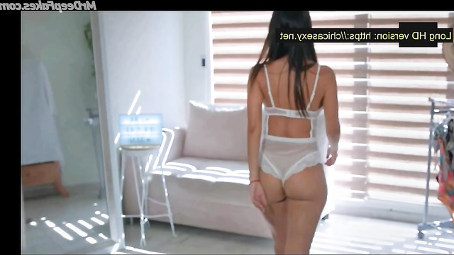 Lizbeth Rodriguez shows off her beautiful lingerie // real fakes