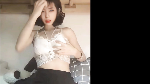 Han So-Hee (한소희 열정적 섹스) shows you how much she loves her pussy / fakeapp