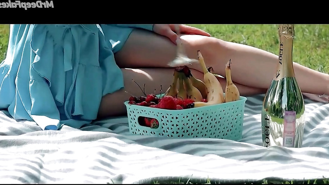 Outdoors picnic with sexy blondie AnnaSophia Robb / real fake