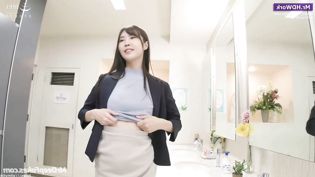 Office beauty Naeun (나은) loves to fuck in a restroom / A Pink 에이핑크 섹스