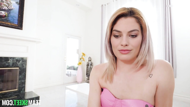 Sucking dick to earn some money - Margot Robbie fake porn