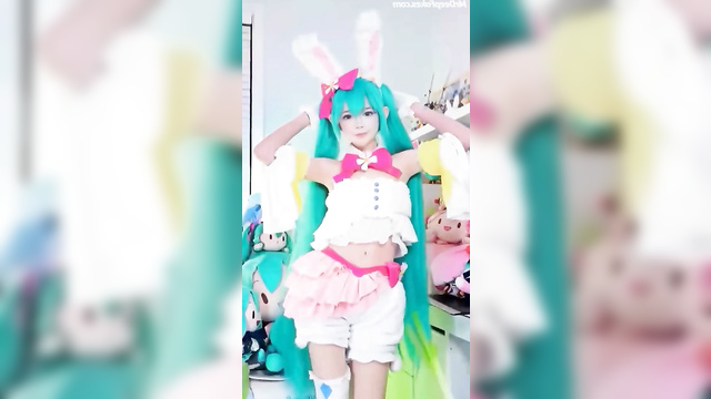 Cosplay girl Tsuruko loves to dance // A.I. deepfake