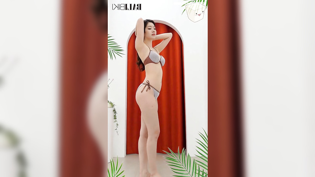 Dahyun (다현) shows her awesome body in a photoshoot / TWICE 트와이스 케이팝