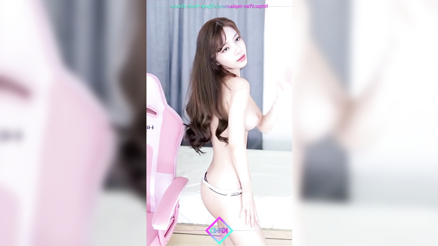 Topless Lisa (블랙핑크 섹스 장면) has fun on camera / deepfake video