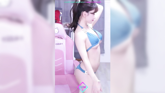 사쿠라 르세라핌 slut in bikini having fun with dance (Sakura face swap)