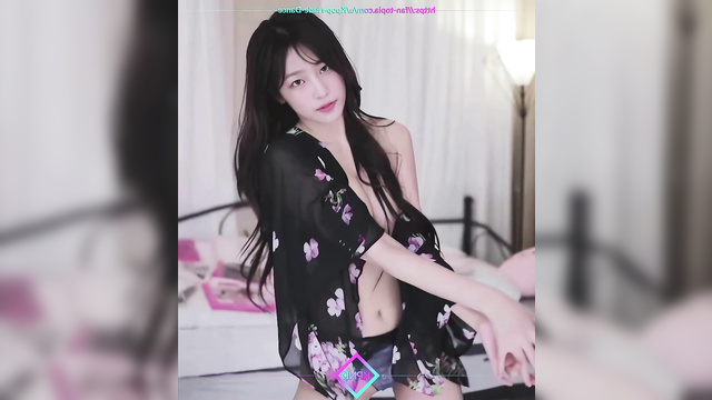 Sexy brunette Minji (민지 뉴진스) works on camera so hot - real fake